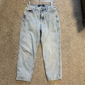 Hollister Women’s Curvy High-Rise Mom Jeans Light Wash 3S